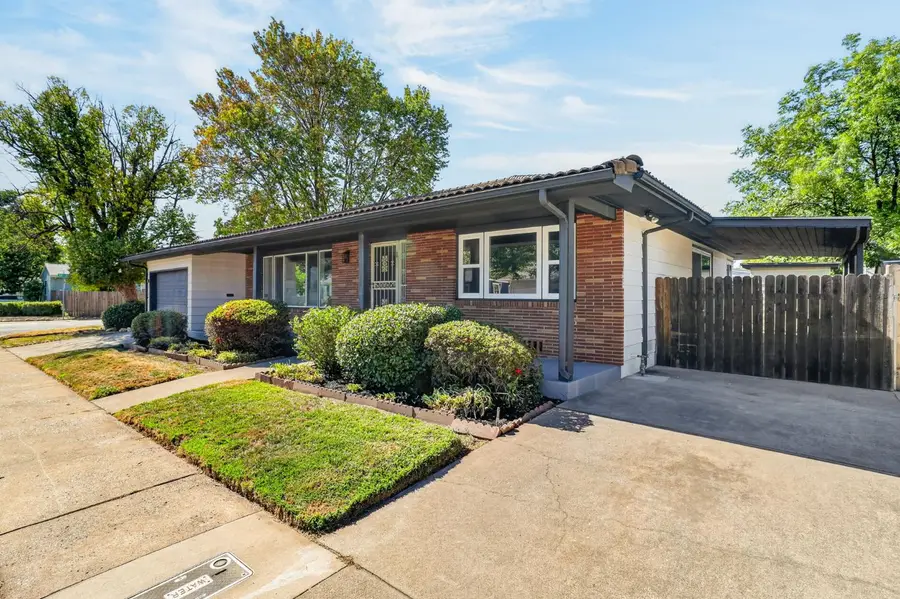 5811 11th Ave, Sacramento, CA 95820 - #2