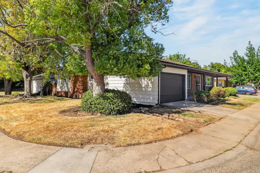 5811 11th Ave, Sacramento, CA 95820 - #3
