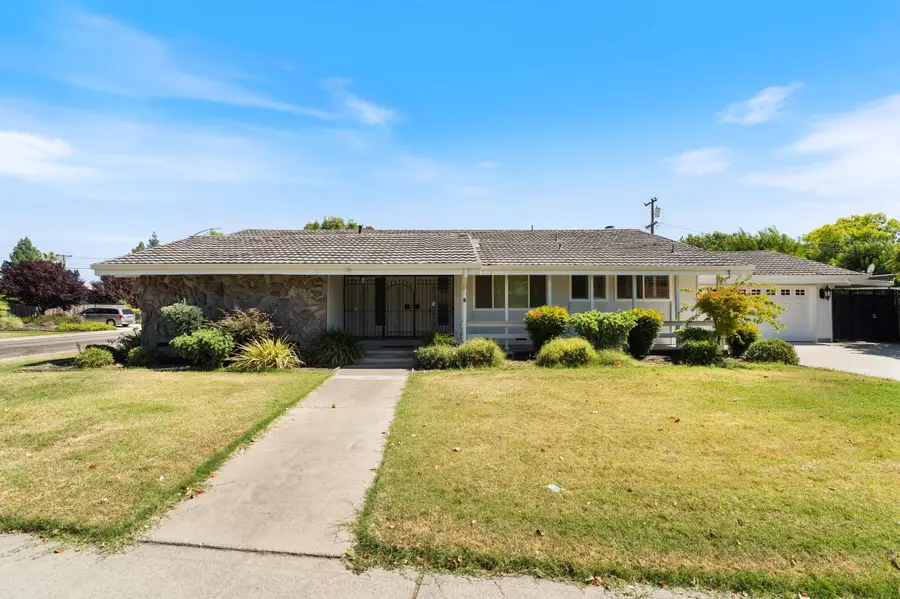 8 W Robinhood Drive, Stockton, CA 95207 - #2