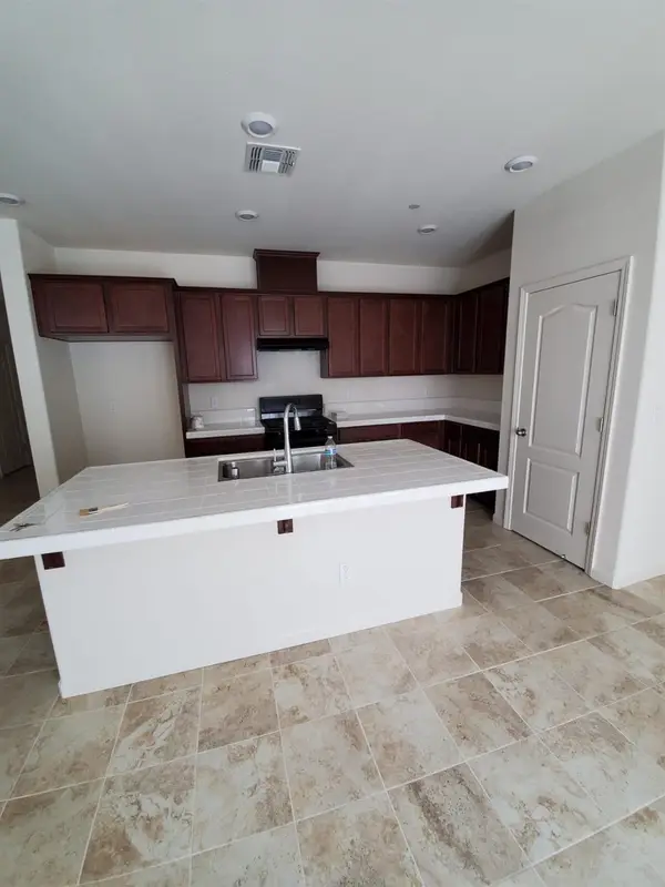 9951 Del Surft, Elk Grove, CA 95757