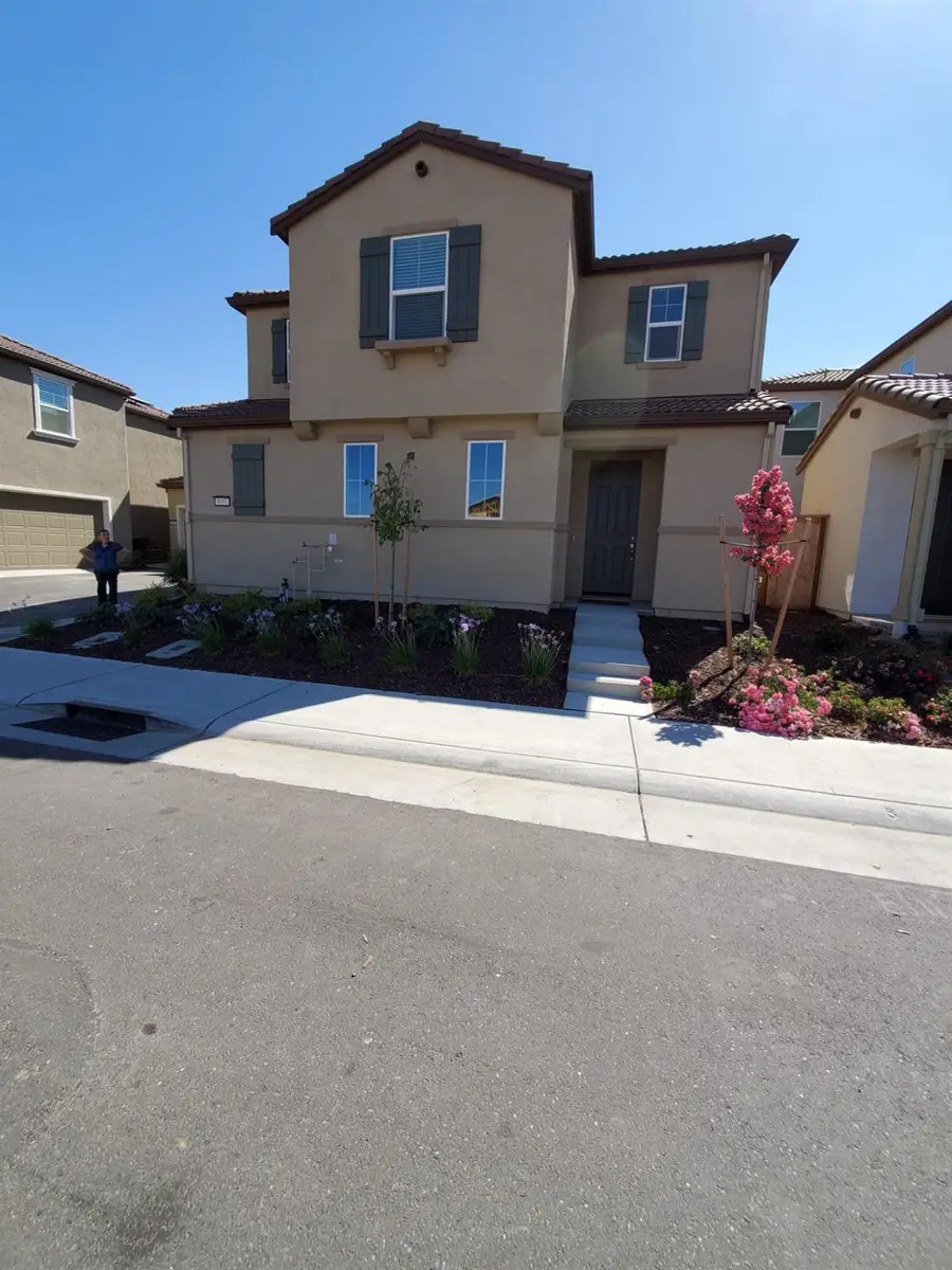 9951 Del Surft, Elk Grove, CA 95757 - #2