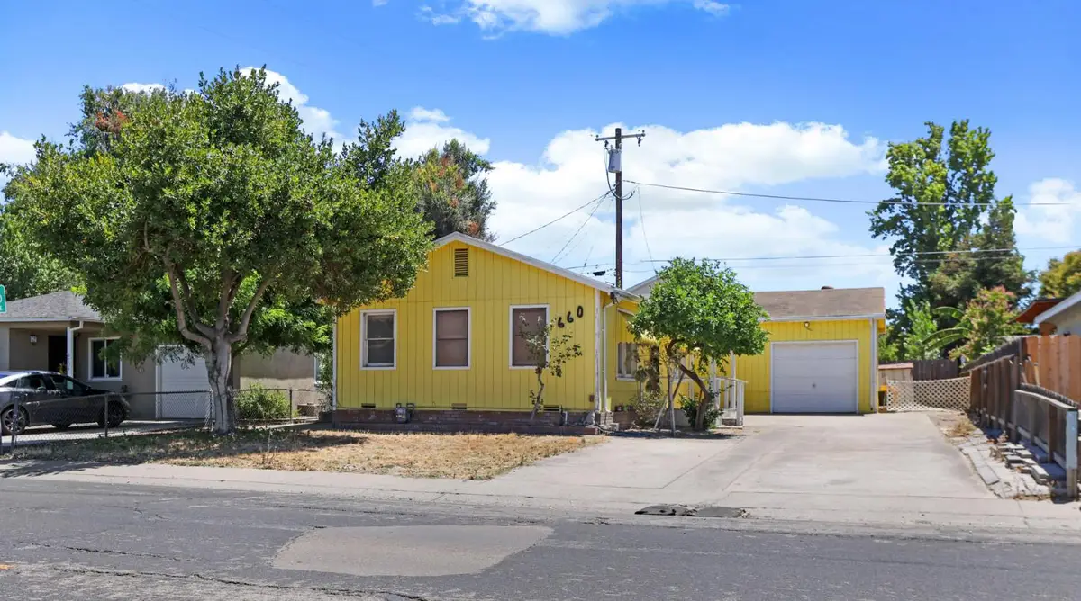 660 E North Street, Manteca, CA 95336 - #1