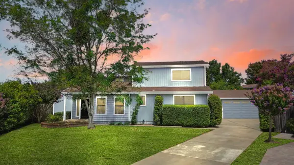 15 De Laveaga Court, Sacramento, CA 95831
