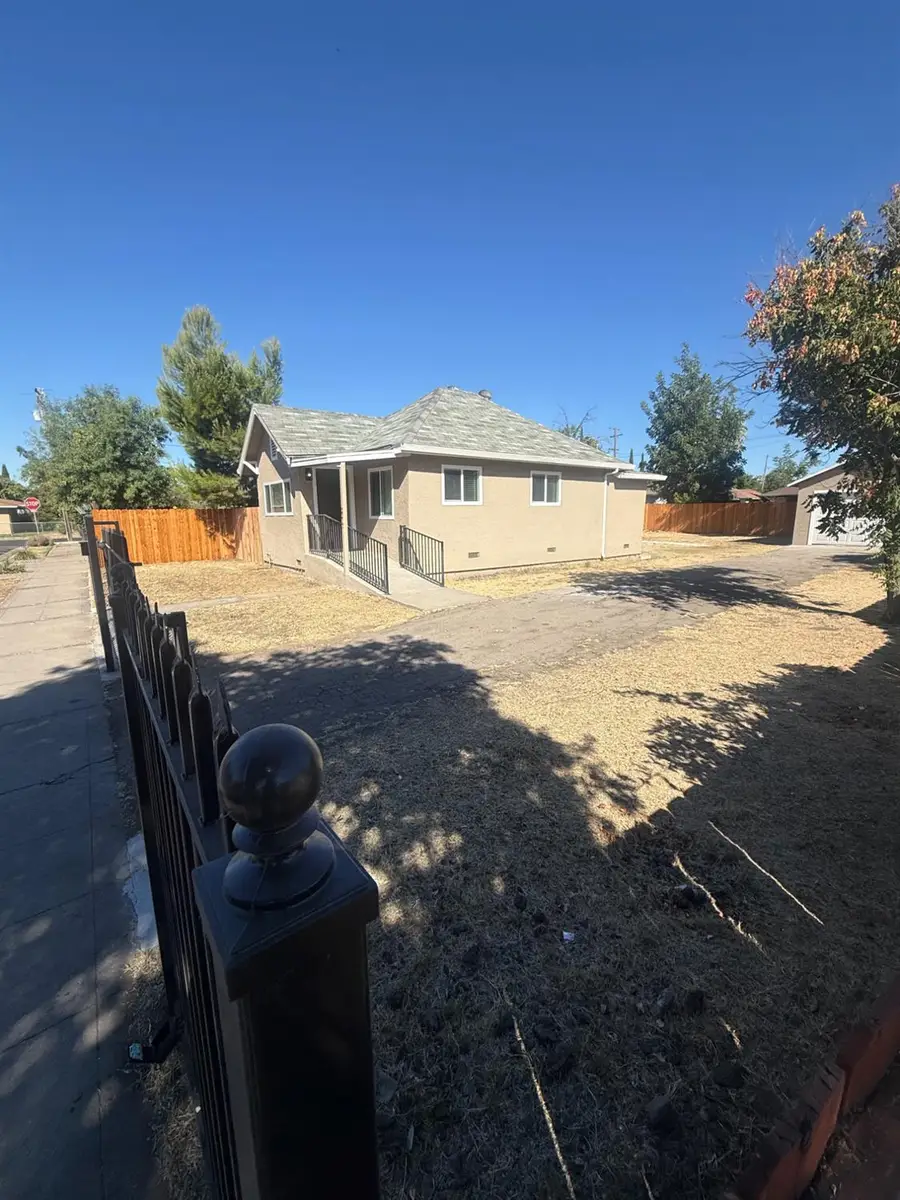 2217 E Hazelton Avenue, Stockton, CA 95205 - #2