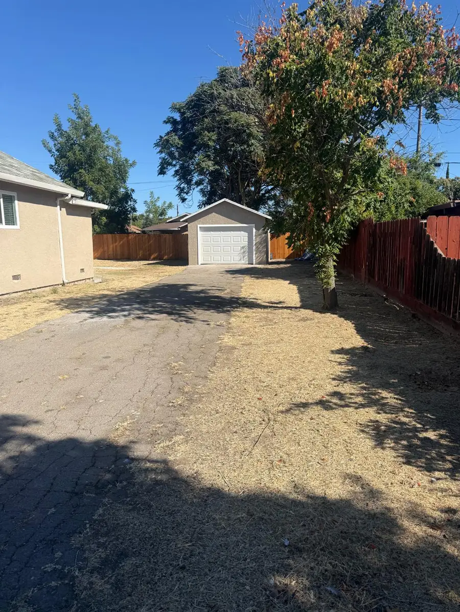 2217 E Hazelton Avenue, Stockton, CA 95205 - #3