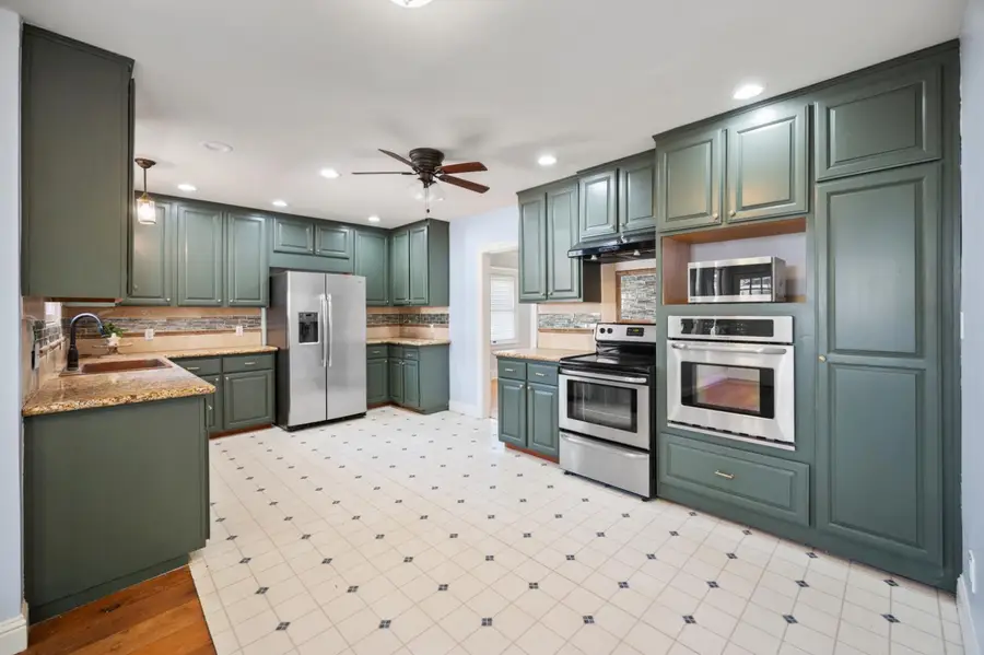 332 Laurel Avenue, Oakdale, CA 95361 - #2