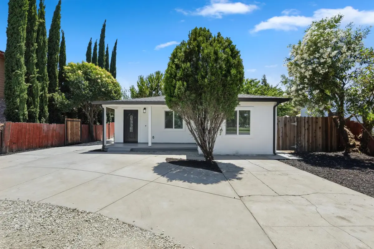 532 E Alpine Ave, Stockton, CA 95204 - #1