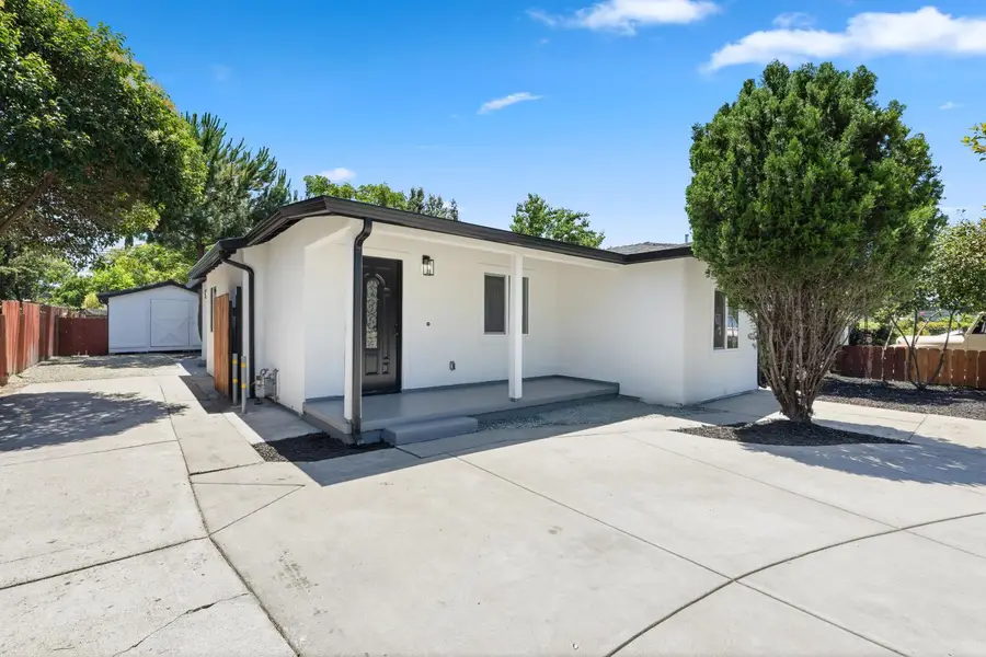 532 E Alpine Ave, Stockton, CA 95204 - #2