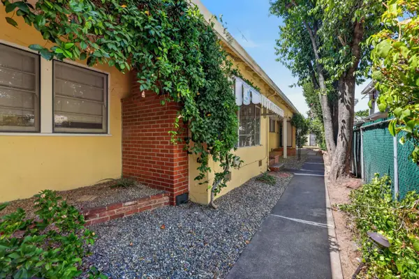 2717 V Street, Sacramento, CA 95818