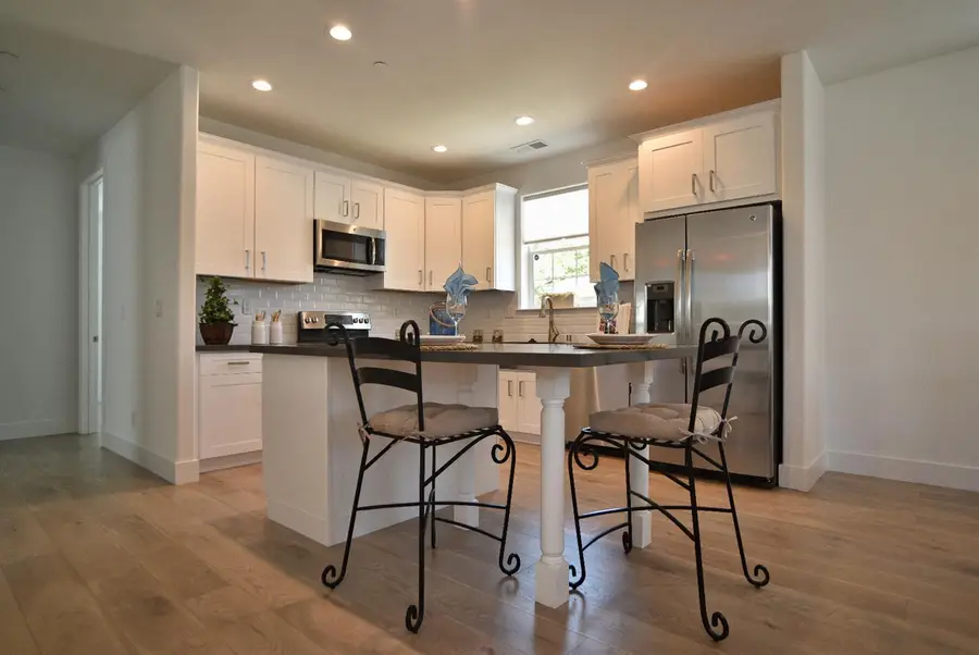2728 37 Street, Sacramento, CA 95817 - #2