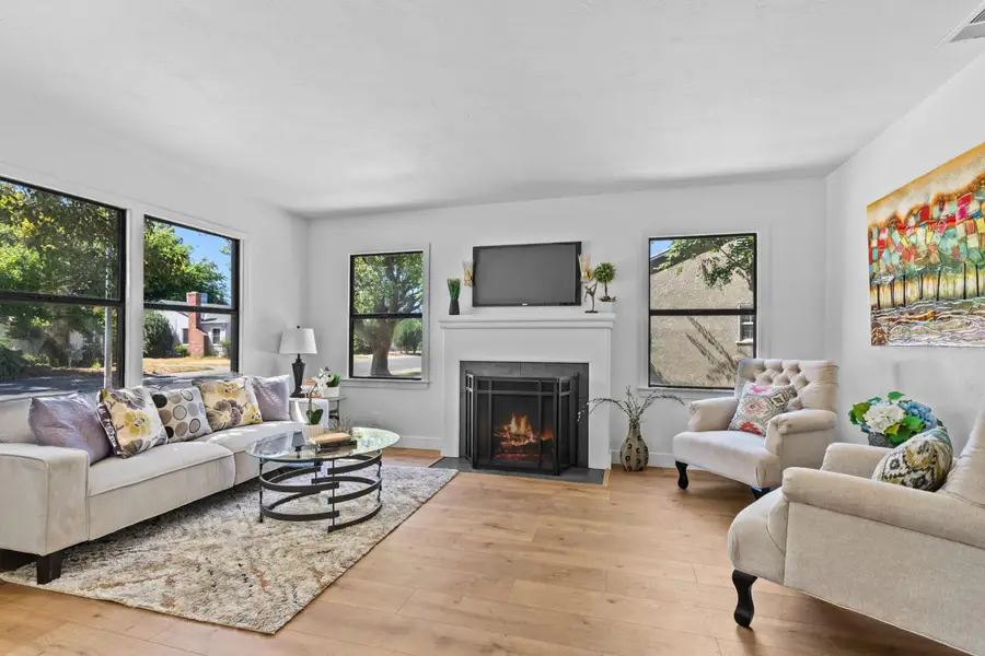 5837 Vista Avenue, Sacramento, CA 95824 - #3