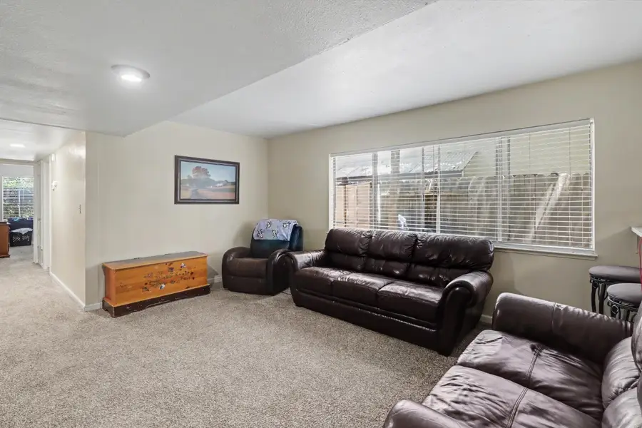 2213 Roselake Avenue, Sacramento, CA 95825 - #3