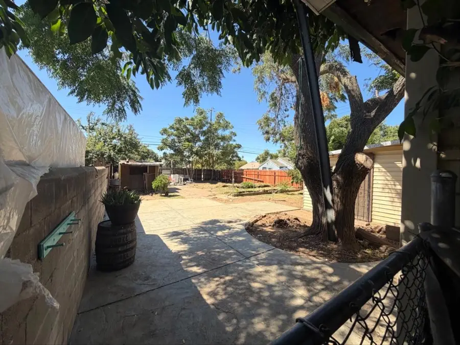 290 Santiago Avenue, Sacramento, CA 95815 - #2