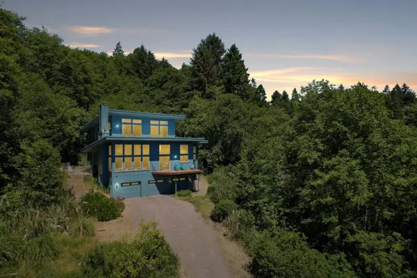 150 Charts Court, Smith River, CA 95567