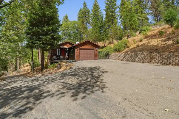 8841 Mosquito Road, Placerville, CA 95667