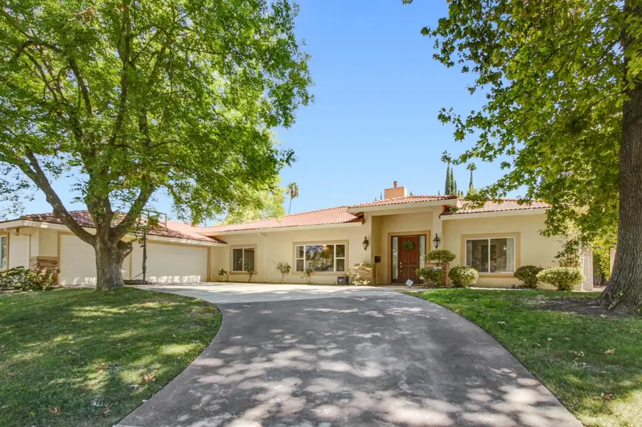 5694 Rolling Oak Dr., Sacramento, CA 95841 - #3