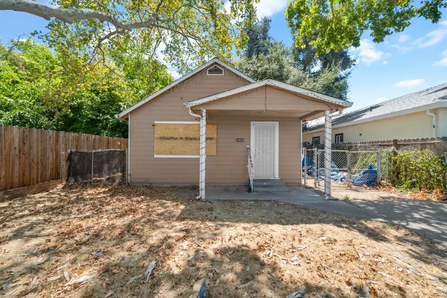 3824 25th Avenue, Sacramento, CA 95820 - #2