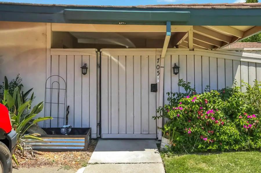 705 Roundtree Court, Sacramento, CA 95831 - #3