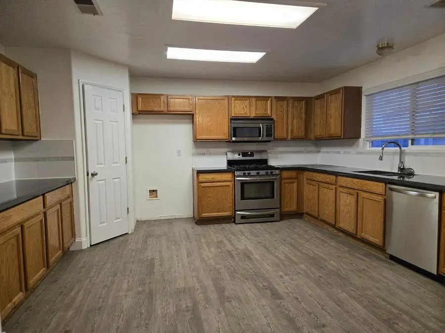 2851 W Sedona Avenue, Visalia, CA 93291 - #3