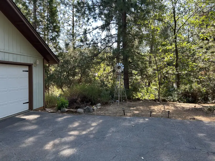 5883 Black Quartz Road, Murphys, CA 95247 - #2