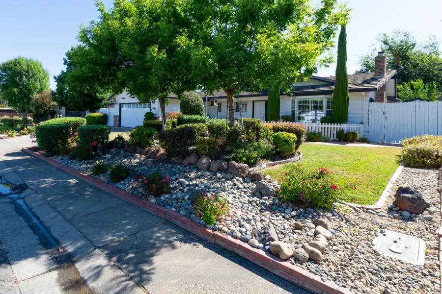 2040 Linden Grove Way, Carmichael, CA 95608 - #2
