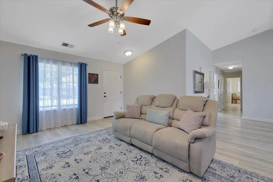 6102 Spinnaker Way, Linda, CA 95901 - #3