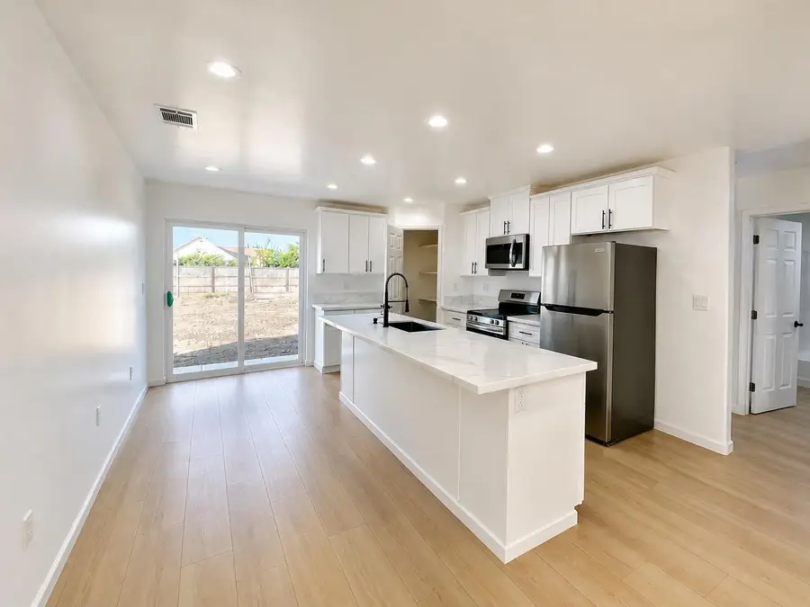 937 E Street, Los Banos, CA 93635 - #3