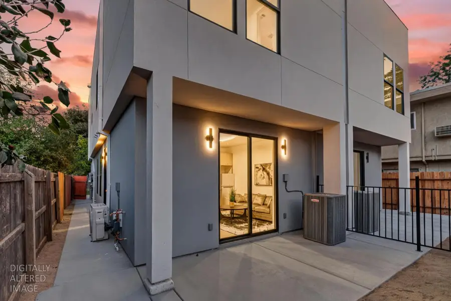 2625 27th Alley, Sacramento, CA 95818 - #3