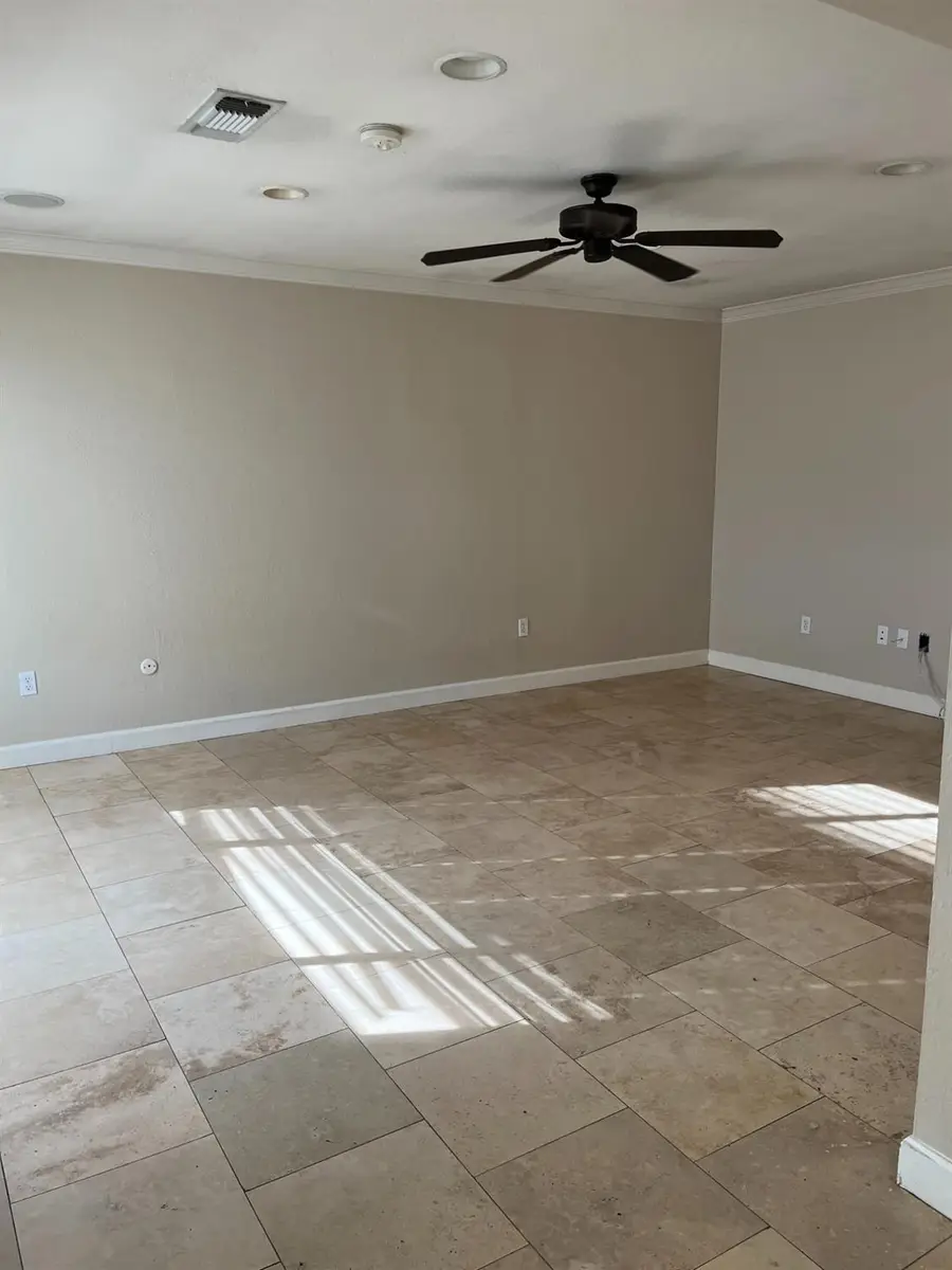 533 N 1st Avenue, Oakdale, CA 95361 - #2