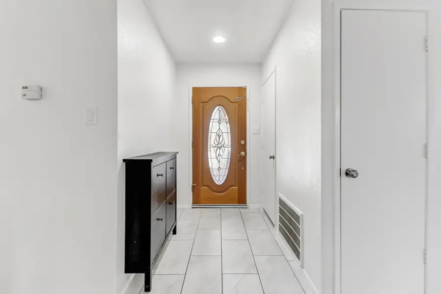 8046 Grandstaff, Sacramento, CA 95823 - #3