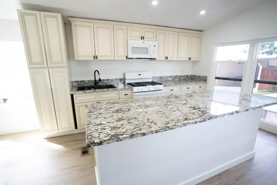 3526 Mobile Way, Sacramento, CA 95834 - #3