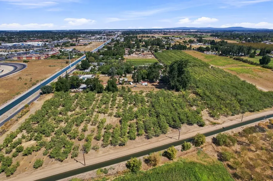 3330 E Service Road, Ceres, CA 95307 - #3