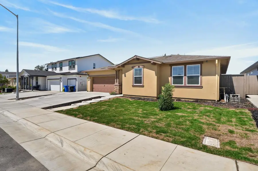 983 Amador Avenue, Galt, CA 95632 - #3