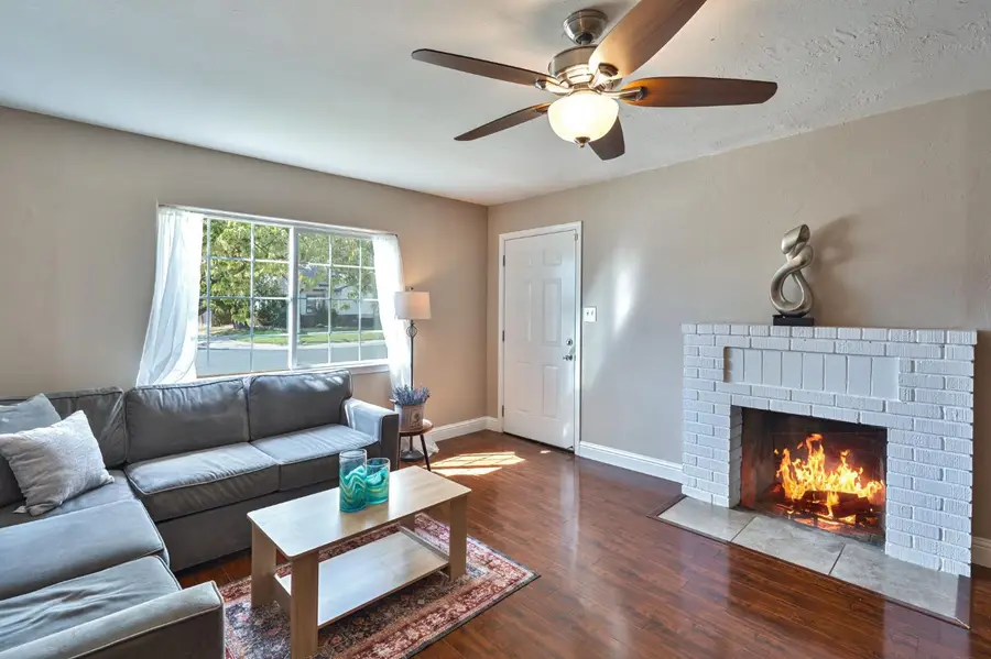 5391 Standish Road, Sacramento, CA 95820 - #2