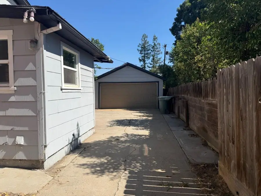 1405 E 22nd Street, Merced, CA 95340 - #3