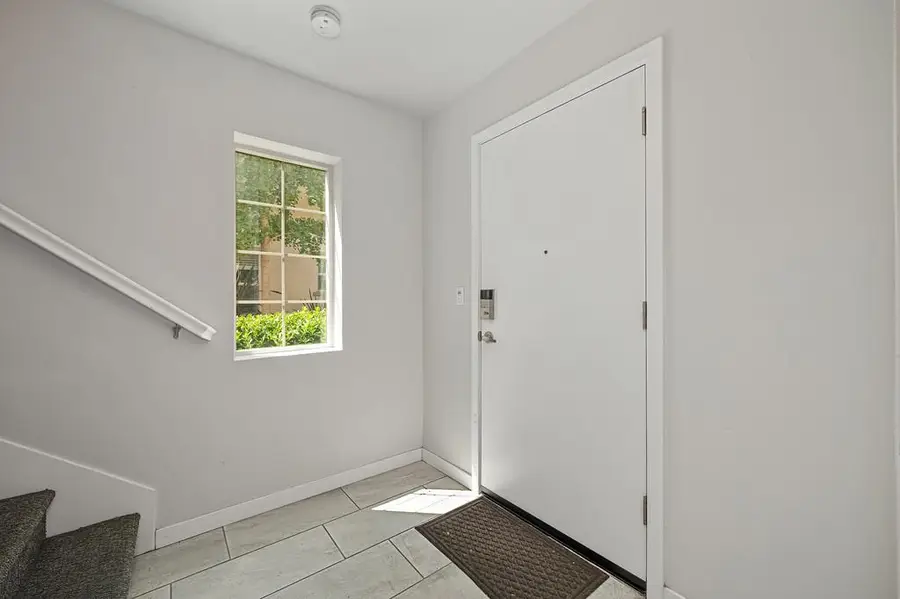 450 Tailoff Lane, Sacramento, CA 95818 - #3