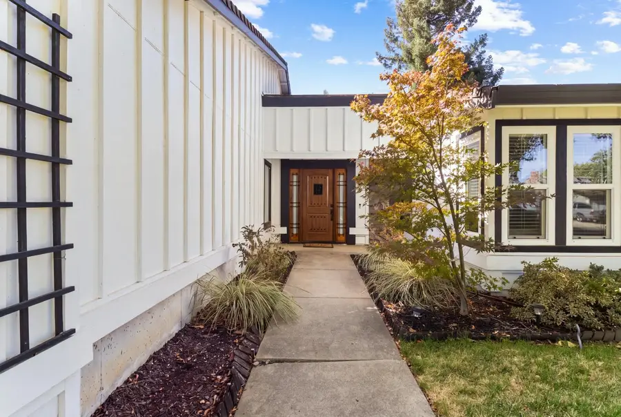 2090 Pebblewood Drive, Sacramento, CA 95833 - #2