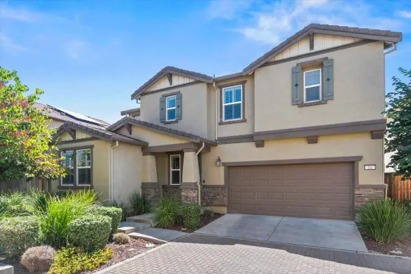14 Cliff Breeze Place, Sacramento, CA 95835