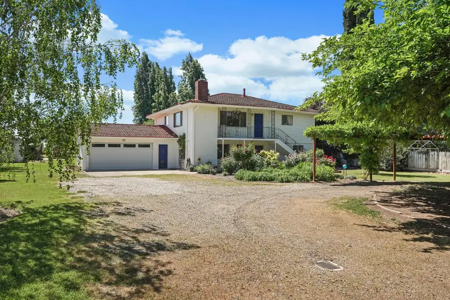 10450 Walnut Grove Road, Thornton, CA 95686 - #2