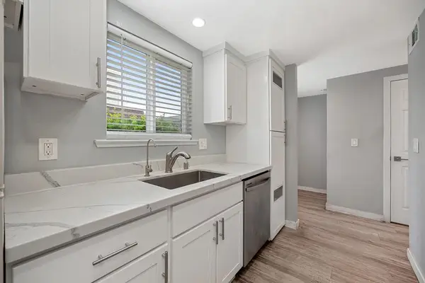 5686 Hillsdale Boulevard, Sacramento, CA 95842