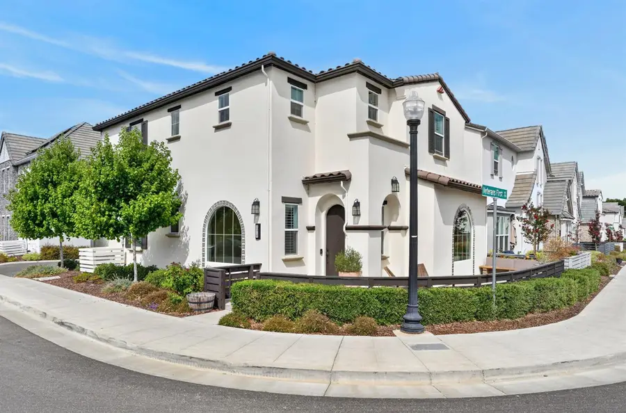 2318 Bronze Star Way, Sacramento, CA 95818 - #2