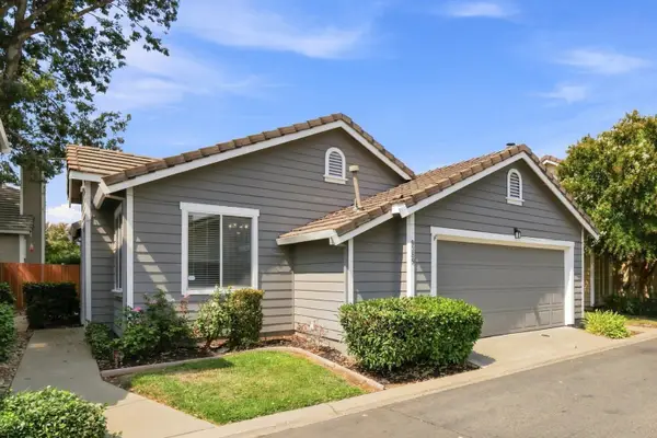 9389 Laguna Pointe Way, Elk Grove, CA 95758