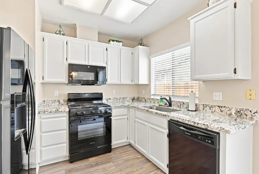 9389 Laguna Pointe Way, Elk Grove, CA 95758 - #2