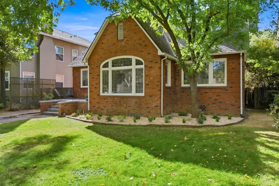 1524 38th Street, Sacramento, CA 95816 - #2