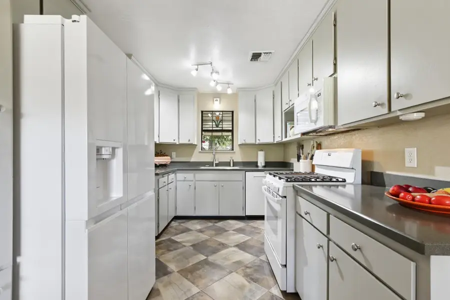 230 W Delano Street, Elverta, CA 95626 - #3