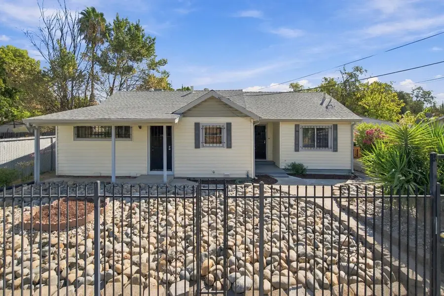 2590 Grove Avenue, Sacramento, CA 95815 - #2