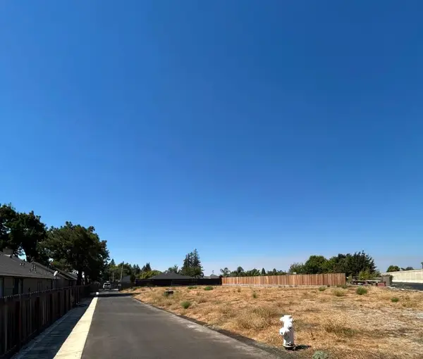 7464 La Mancha Way, Sacramento, CA 95823
