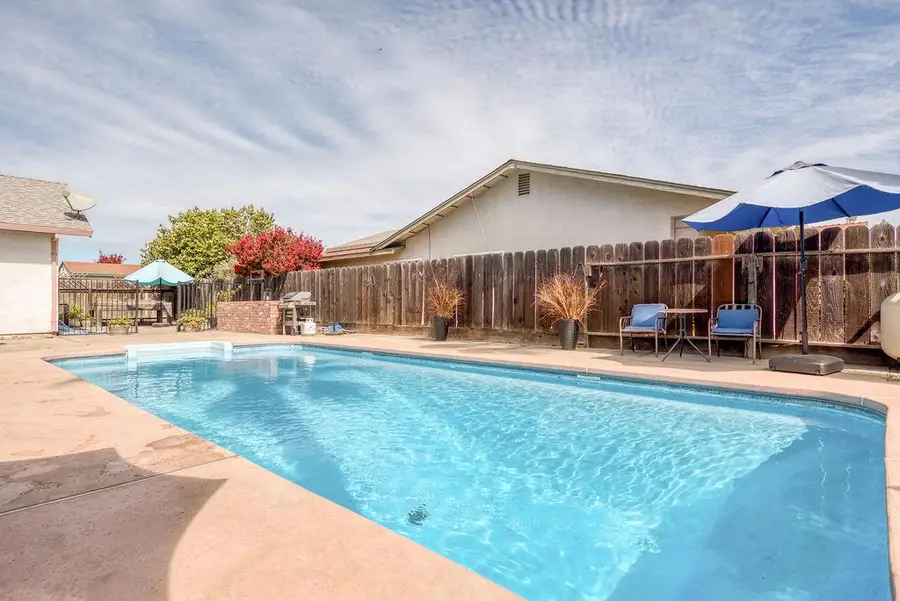 512 Thompson Way, Escalon, CA 95320 - #2