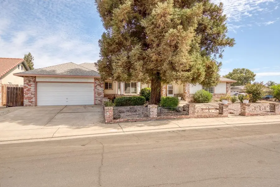 512 Thompson Way, Escalon, CA 95320 - #3