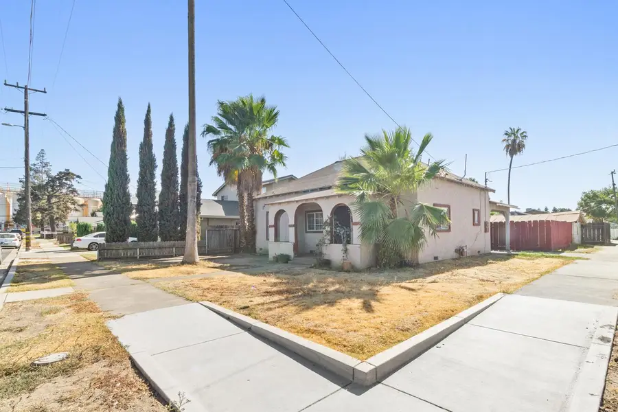 402 S 3rd Avenue, Oakdale, CA 95361 - #3